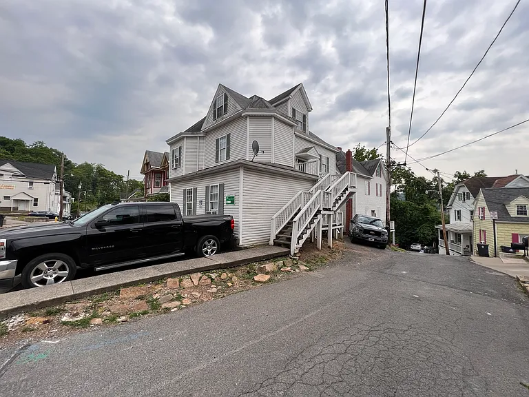 382 Forest Ave — Photo 2