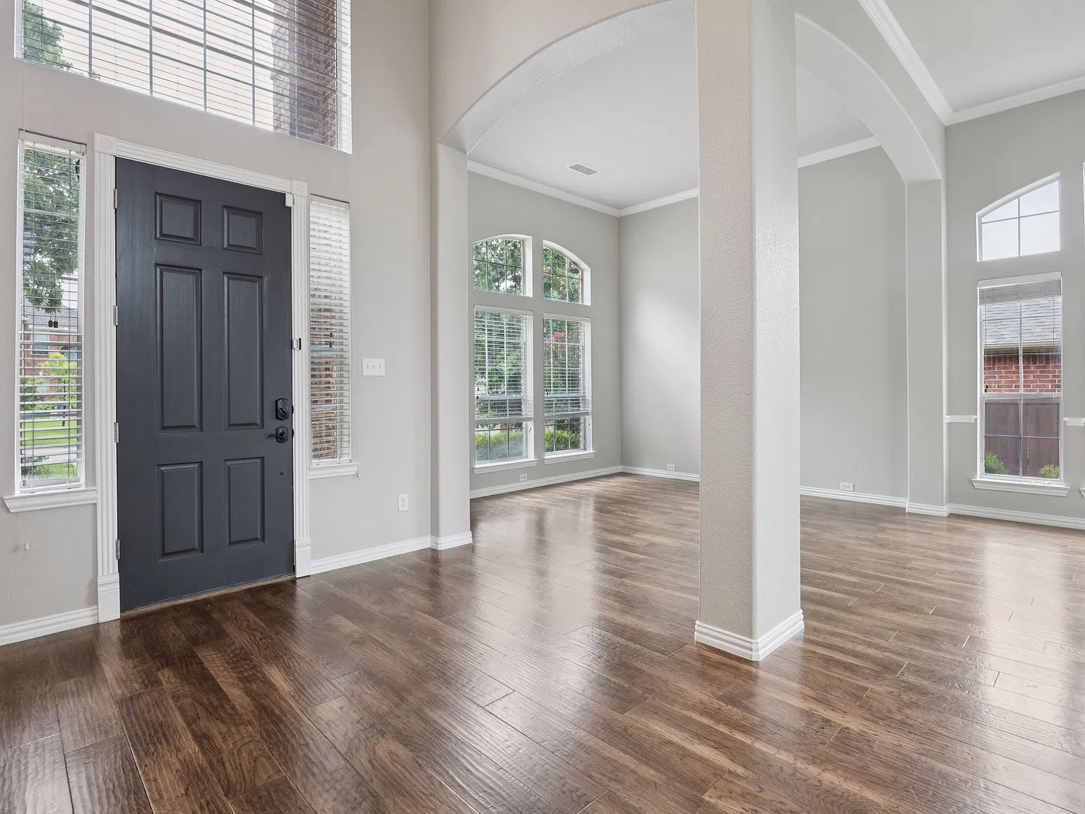 5 bed, 3723 sqft, $4,500 — Photo 4