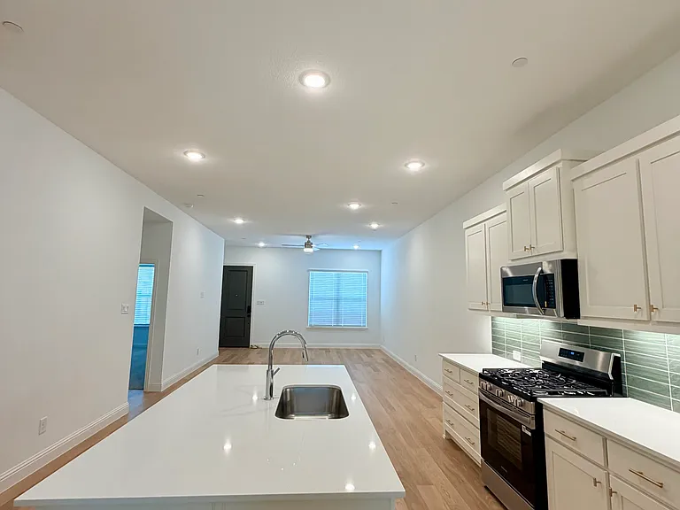 1020 Splitrock Dr — Photo 6