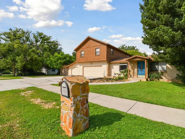 10213 Newport Cir, Tampa, FL 33612