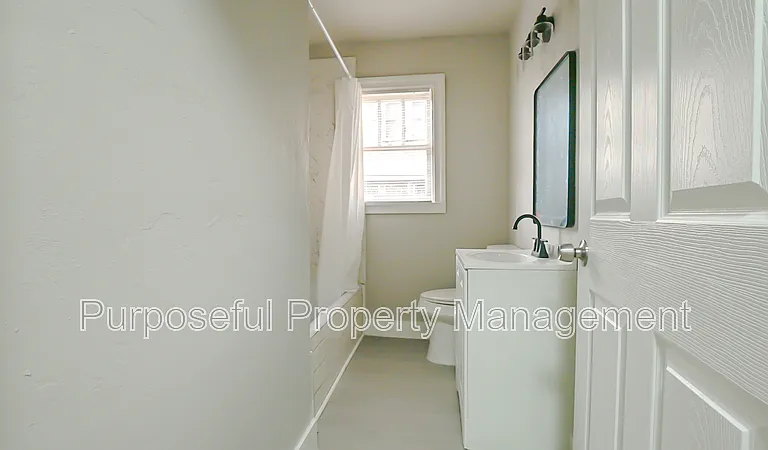 2201 Glen Ellyn St — Photo 16