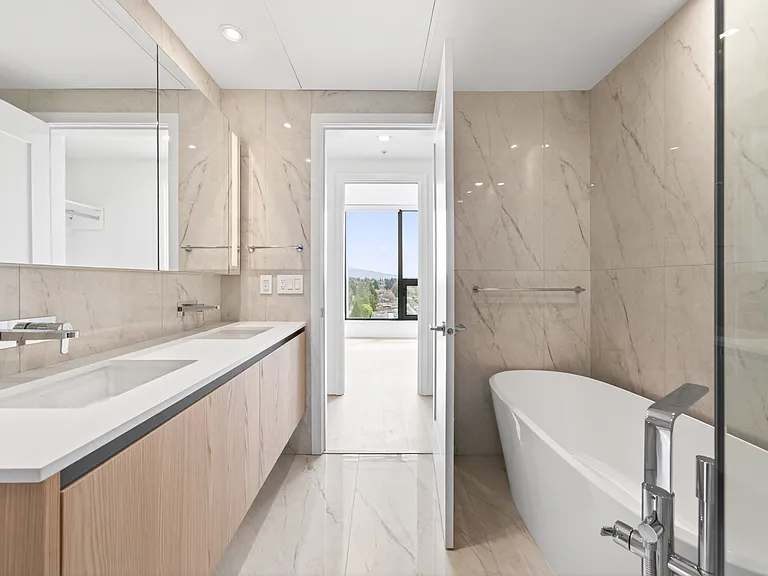 135 E 13th St #1301 — Photo 19
