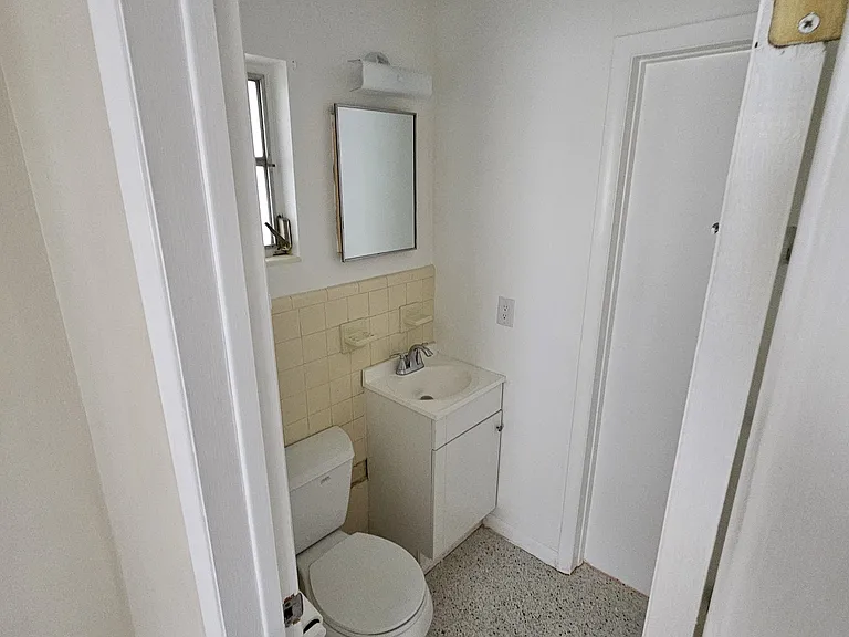 991 Barclay Dr — Photo 16