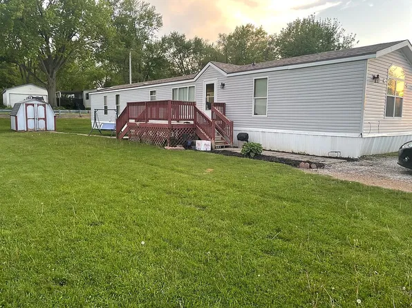 4910 Abrams Dr, Muscatine, IA 52761