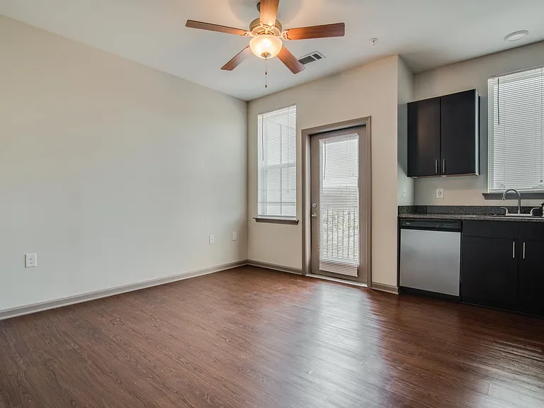 Marvel Apartments — Photo 31