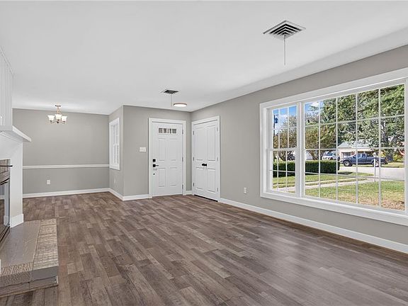 5th image of 146 Cambridge Pl