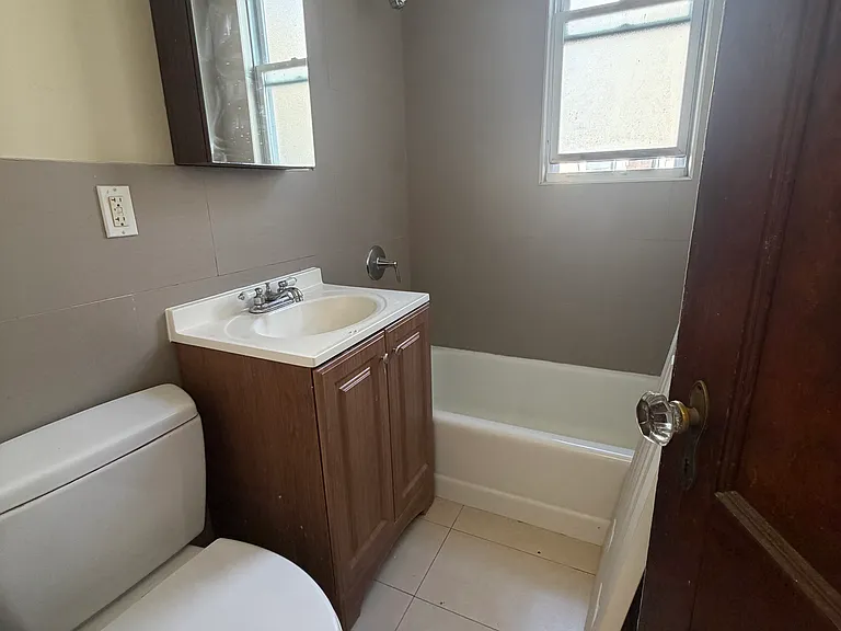 150 W 20th St #2 — Photo 6
