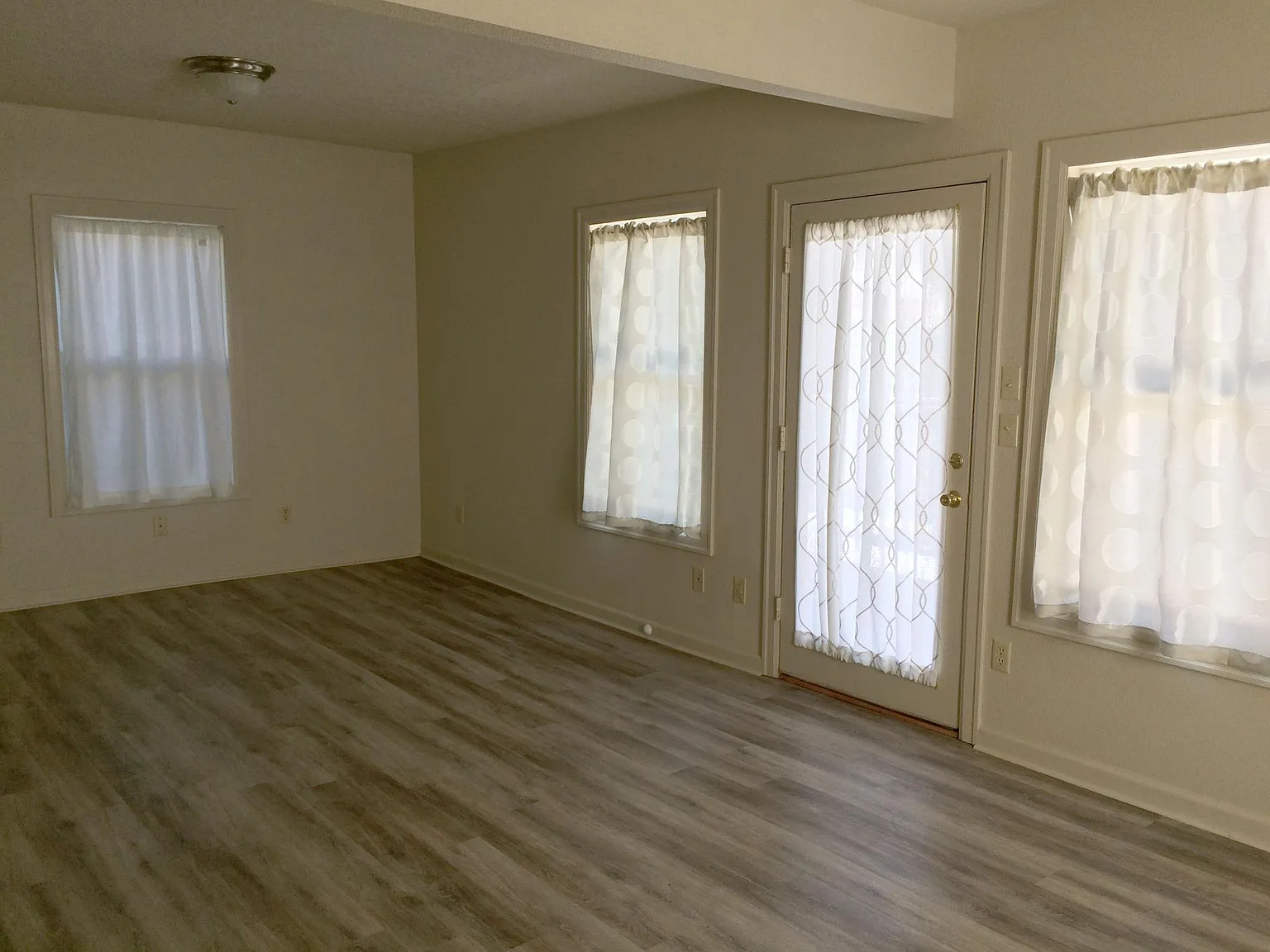 2 bed, 1.5 bath, 950 sqft, $2,150 — Photo 3