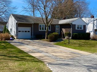 70 Hillside Rd, Deer Park, NY 11729