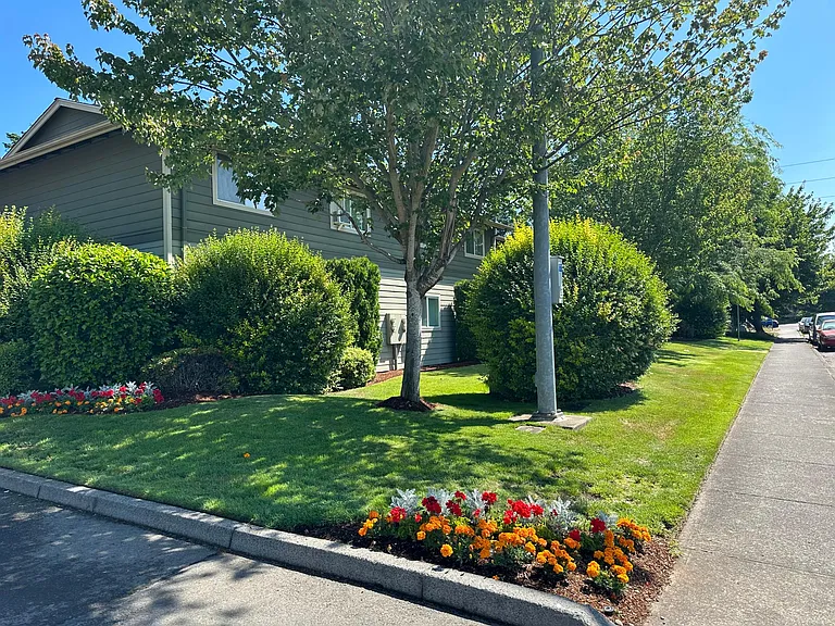 3215 Felina Ave NE — Photo 9