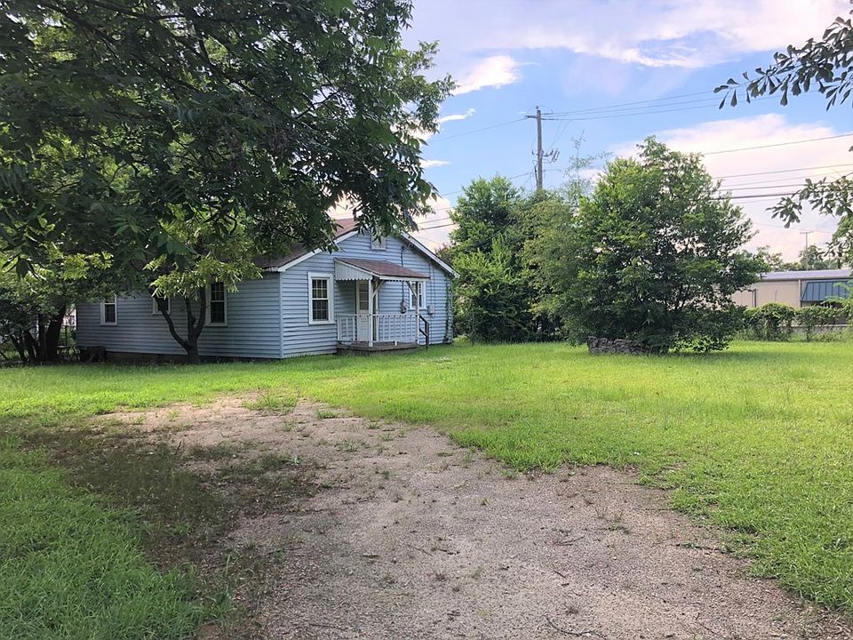 2nd image of 2528 Lorraine St