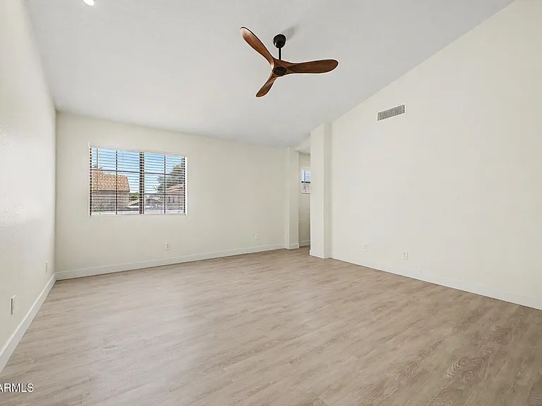 2084 N Sunset Dr — Photo 18