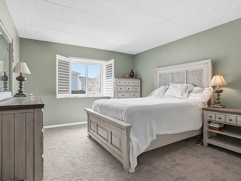 203 Piper Ln — Photo 1