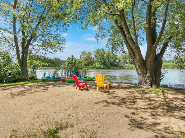 42176 N 7th Ave, Antioch, IL 60002