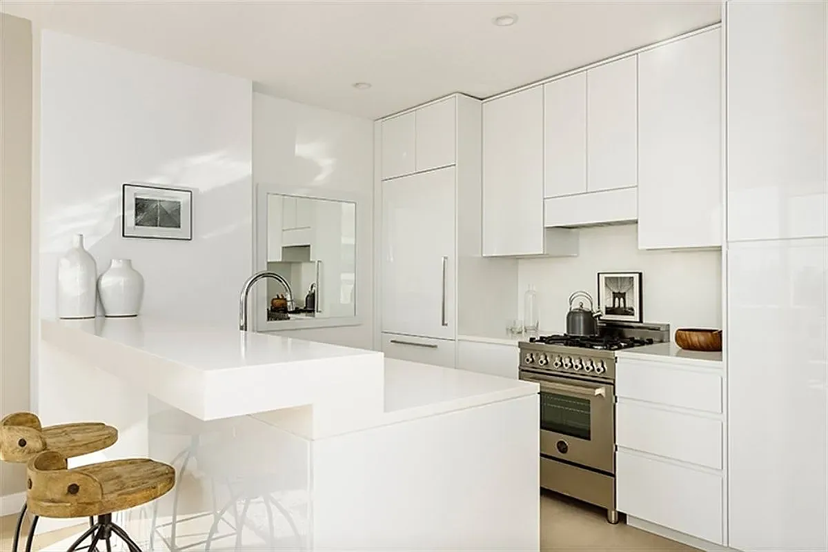 29-11 Queens Plaza North — Photo 4