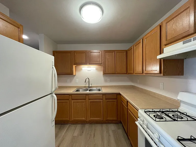 125 S Platten St — Photo 4