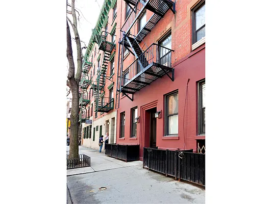 Sold by Douglas Elliman | media 10