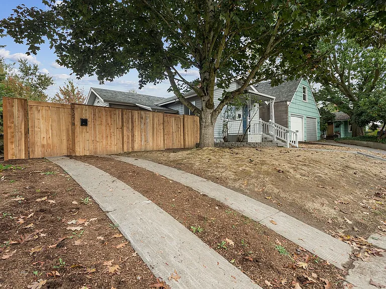 927 N Watts St — Photo 5