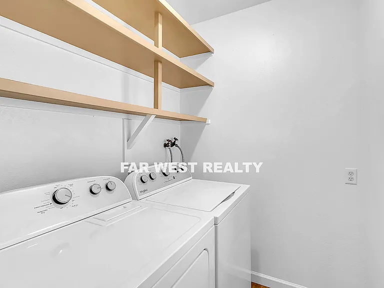 428 Stewart Cir — Photo 23