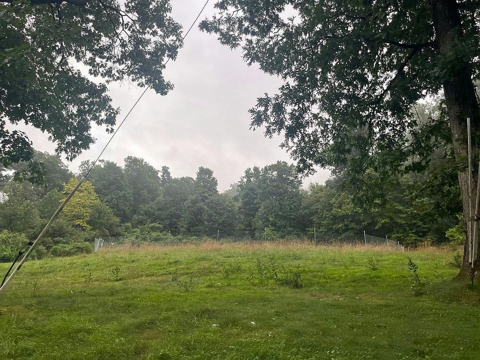 1st image of 16 Spring Hill Ln