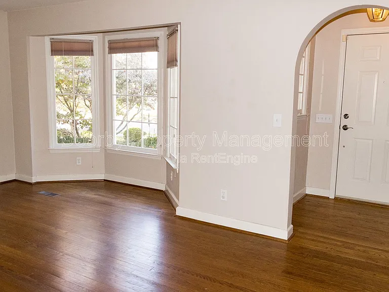 1711 Ashton St — Photo 3