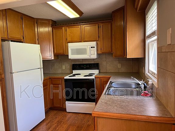 2nd image of 11101 Applewood Dr