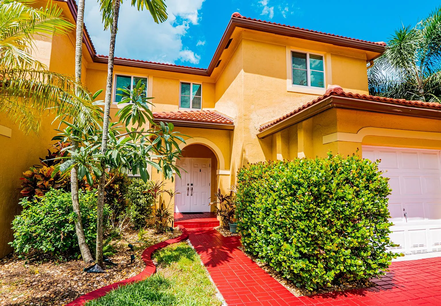N Forest Oak Cir, Davie — Photo 2