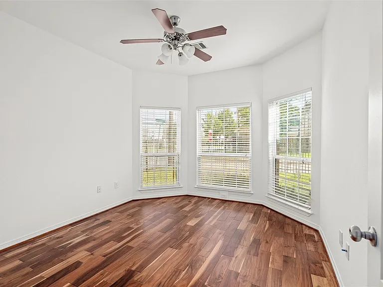 1613 Saulnier St — Photo 14