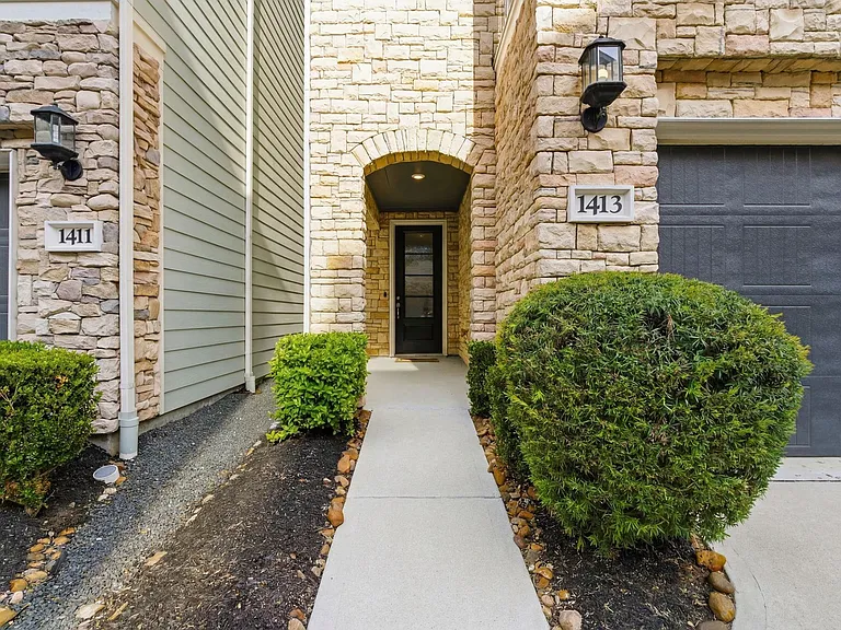 1413 Adell Rose Ln — Photo 3