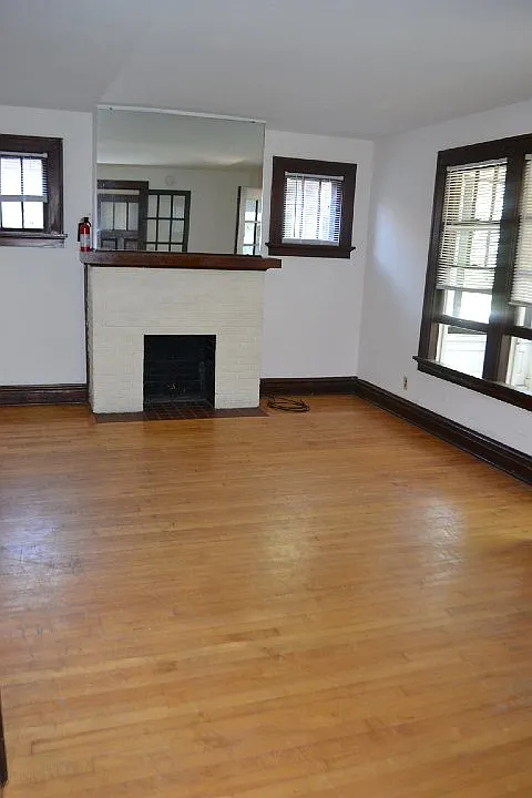 2 bed, 1.0 bath, 1310 sqft, $2,195 — Photo 3