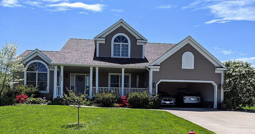 5385 Meadow Park Dr photo 1