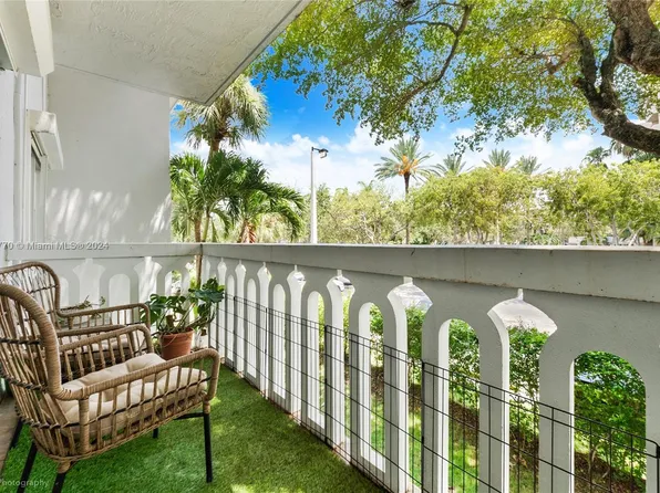 100 Edgewater Dr APT 241, Coral Gables, FL 33133