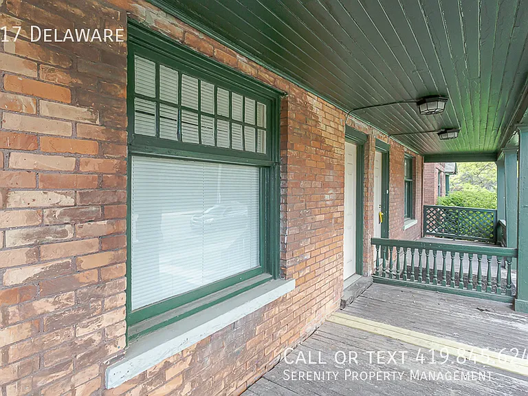 517 W Delaware Ave — Photo 2