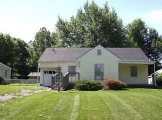 906 W Main St, Savannah, MO 64485
