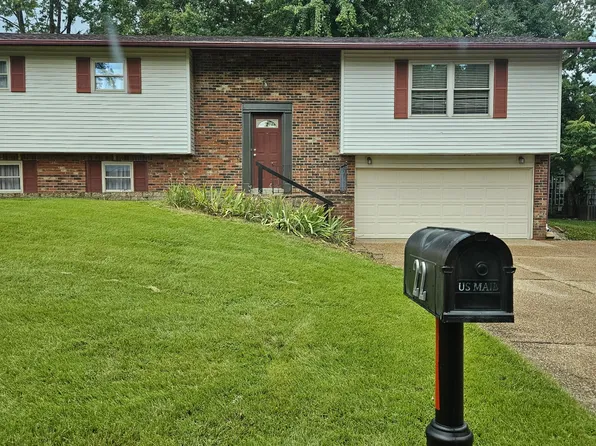 22 Heather Dr, Saint Peters, MO 63376