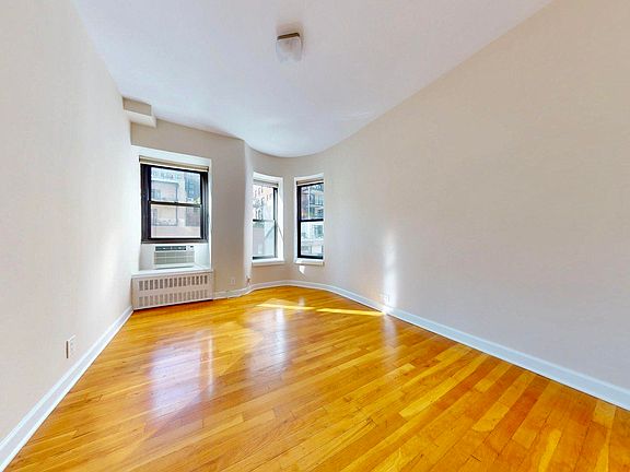 4th image of 1125 Lexington Ave #2E