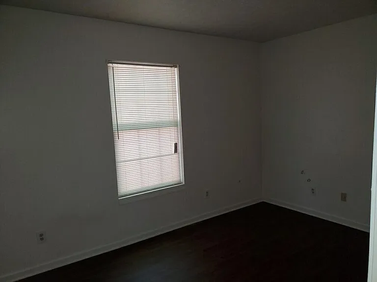 4620 Southern Pkwy #8 — Photo 2
