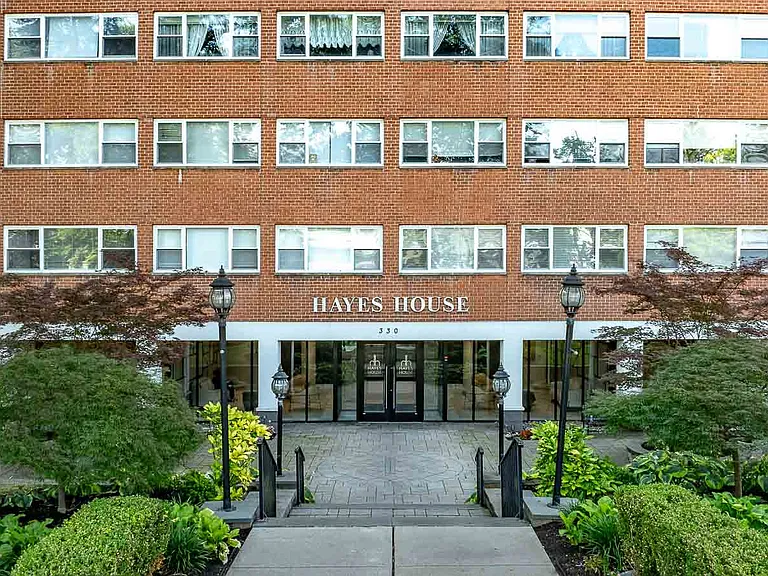 Hayes House — Photo 18