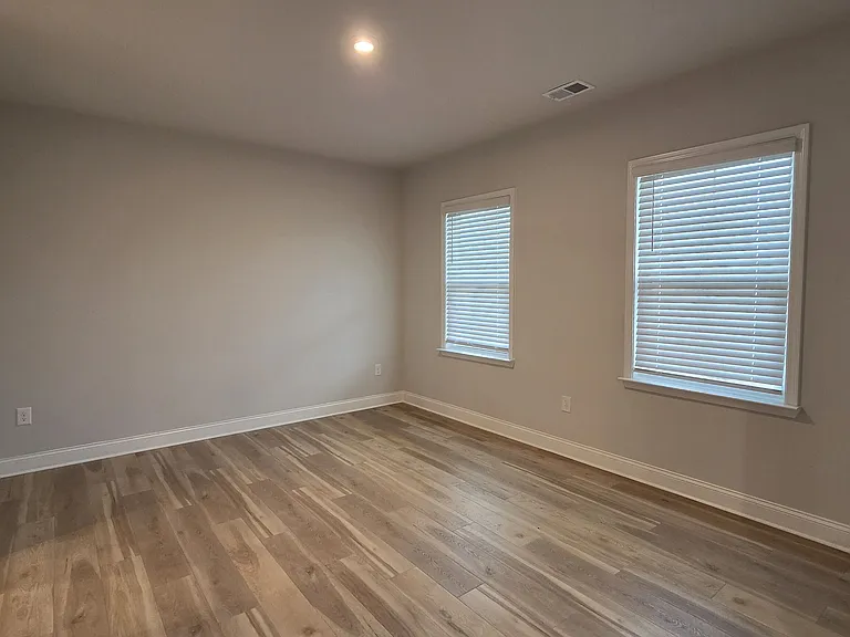 521 Elkwood Ln — Photo 12
