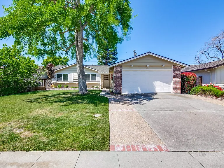 1084 Bluebird Ave — Photo 1