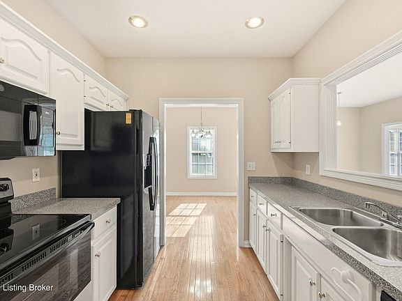 4th image of 102 Ashton Ct