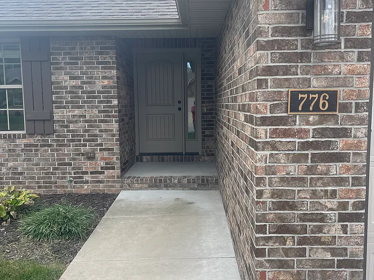 776 E Ozark Jubilee Dr — Photo 2
