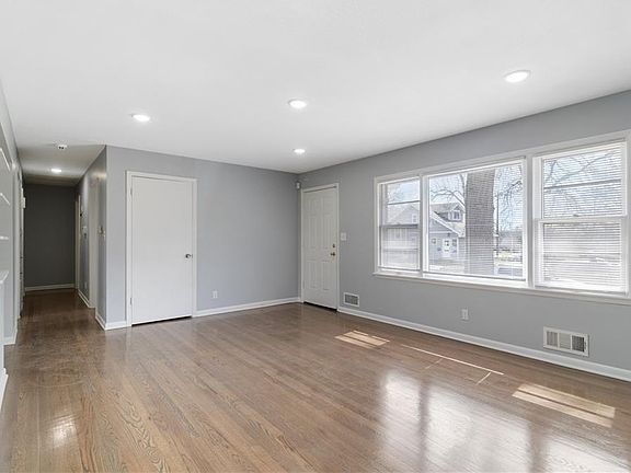 5th image of 2652 Armstrong Ave