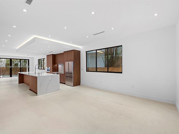 3rd image of 2980 Coconut Ave