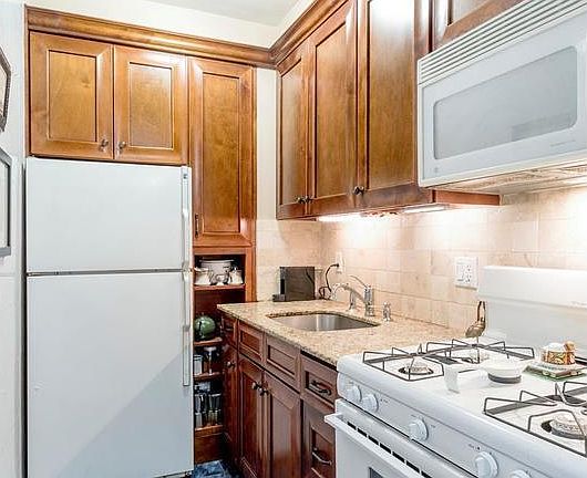 5th image of 200 E 36th St APT 4C