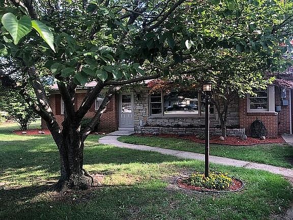 2nd image of 805 Orchard Ct
