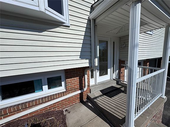 2nd image of 1027 Middle Rd