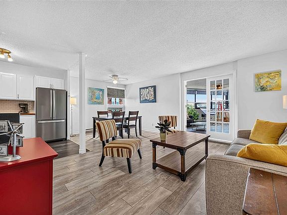 4th image of 155 Front St N #301