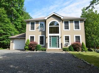 215 Mohican Rd, Canadensis, PA 18325