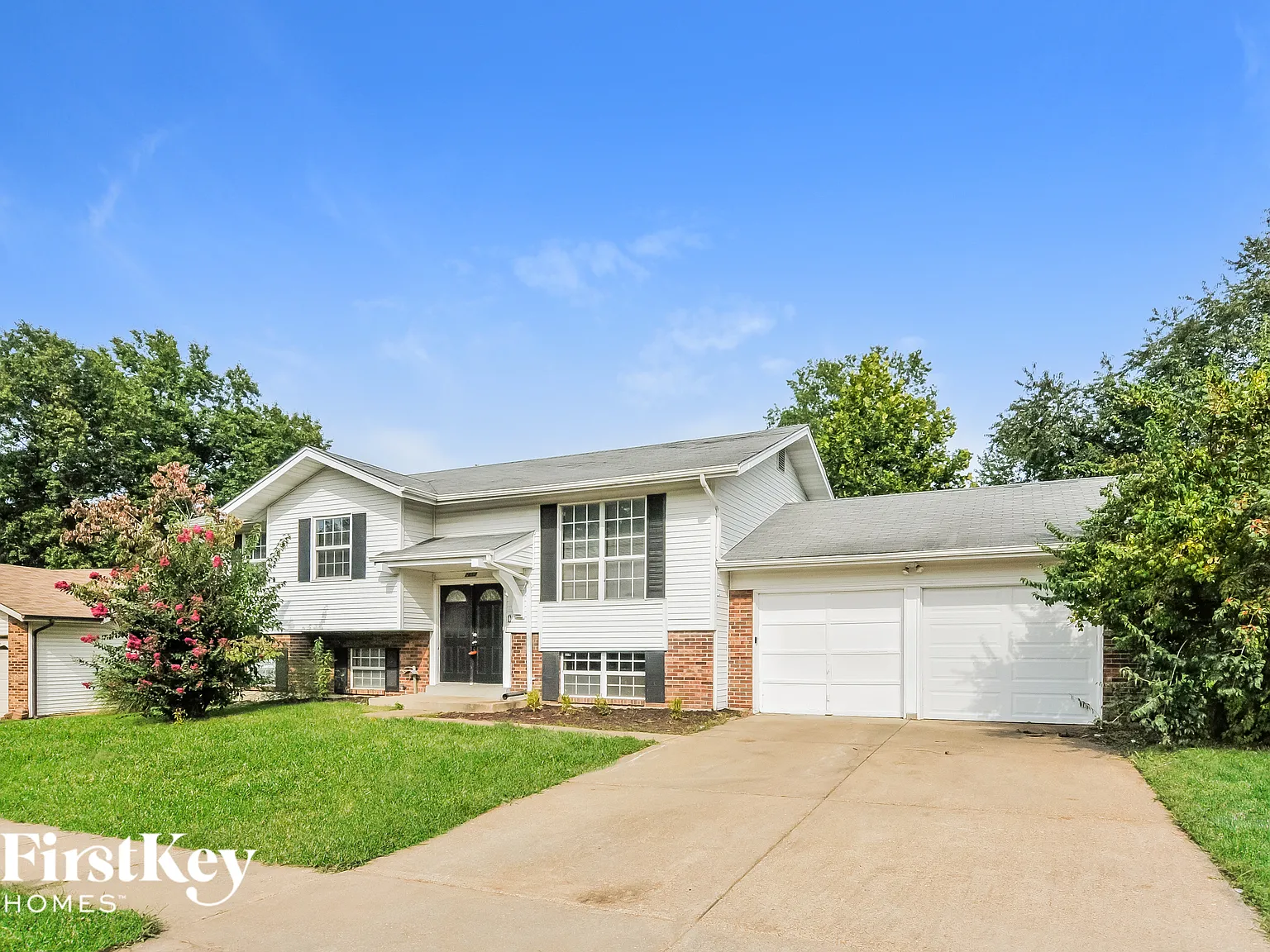 4 bed, 1.5 bath, 1561 sqft, $2,135 — Photo 1